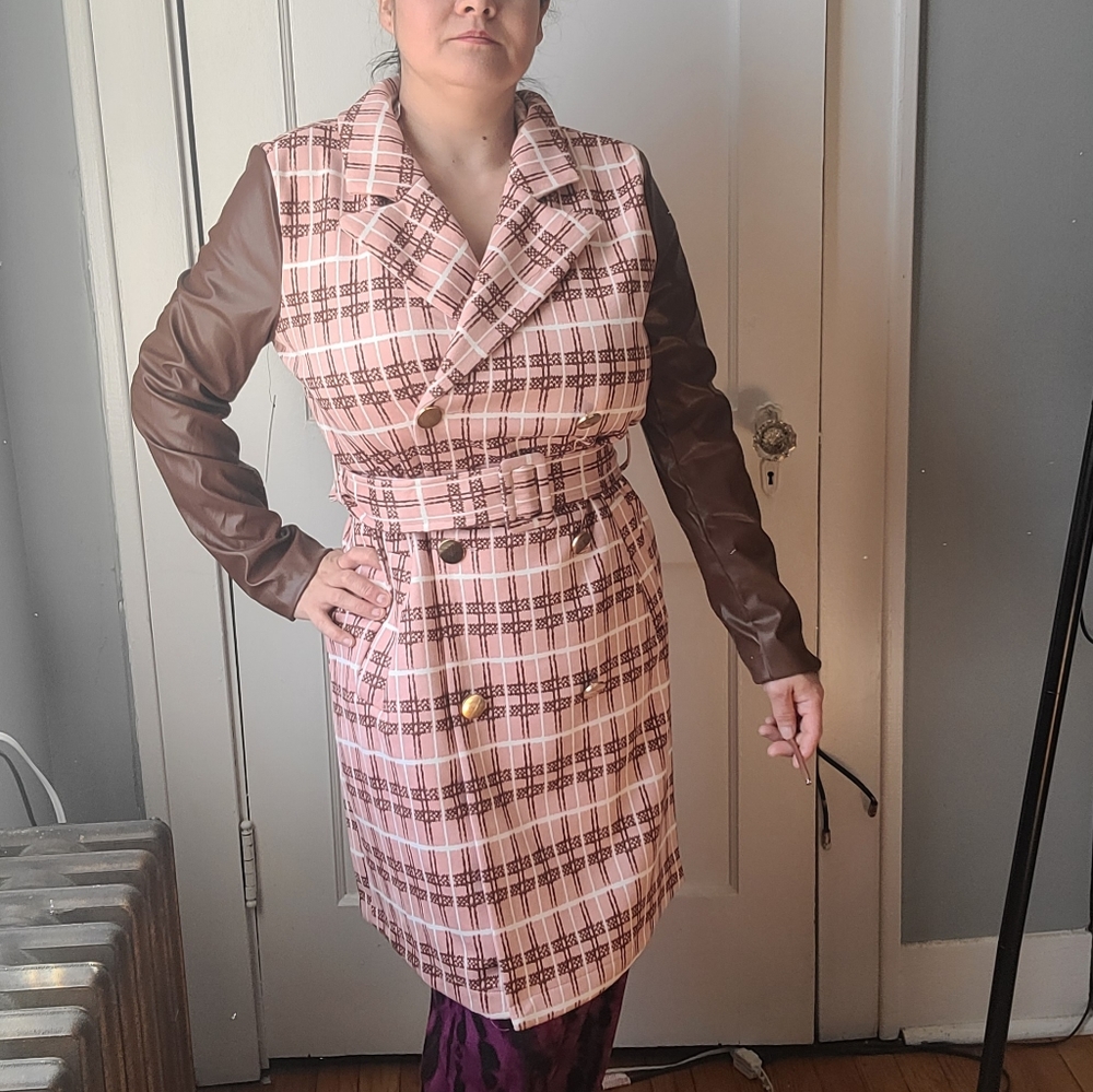 NWT. CHAMPAGNE AND BLUSH SQUARE Jacket 'TO KNEES. TWO TONES! Small fit Medium.